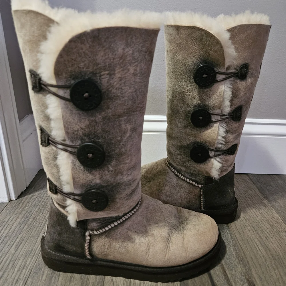 UGG Women's Buttoned Shearling Boots - Brown and Cream